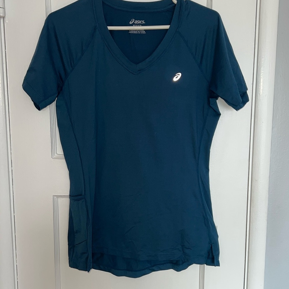 ASICS NWOT activewear top in size M